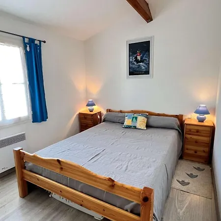 Situe Dans Avec Piscine, A Proximite De La 别墅