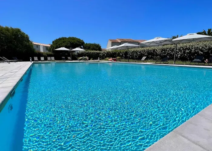 Situe Dans Avec Piscine, A Proximite De La 阿尔桑雷