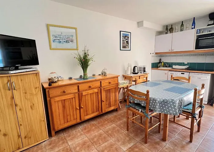 别墅 Situe Dans Avec Piscine, A Proximite De La